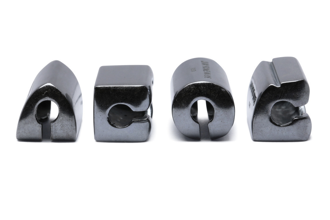 ジャムホームメイド“血液型イニシャル”のネックレス、鏡面仕上げ＆経年変化楽しむシルバー925で