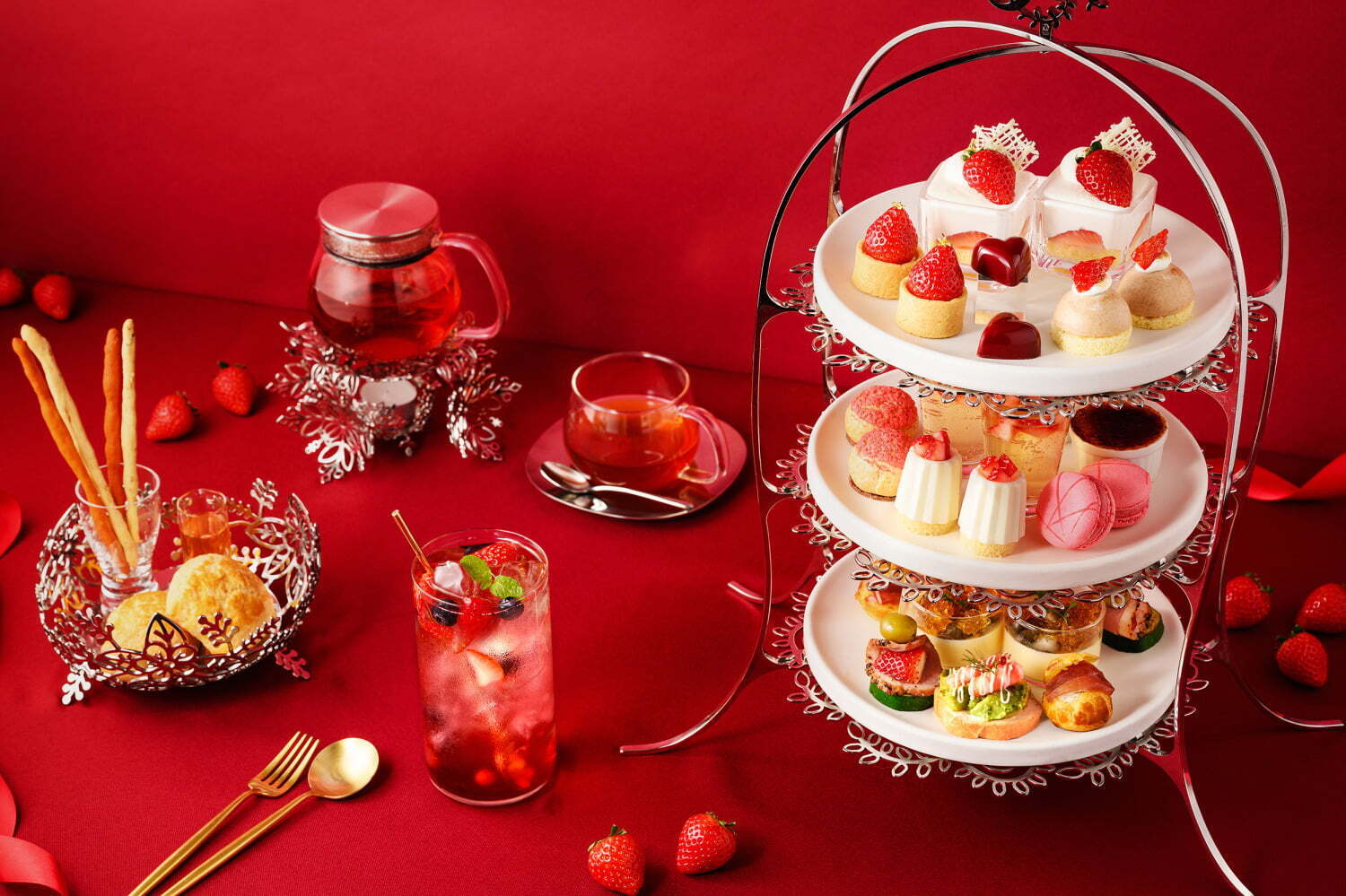 フリーフロー｜アニヴェルセルカフェ 表参道の苺アフタヌーンティー、ショートケーキやハート型ボンボンショコラ