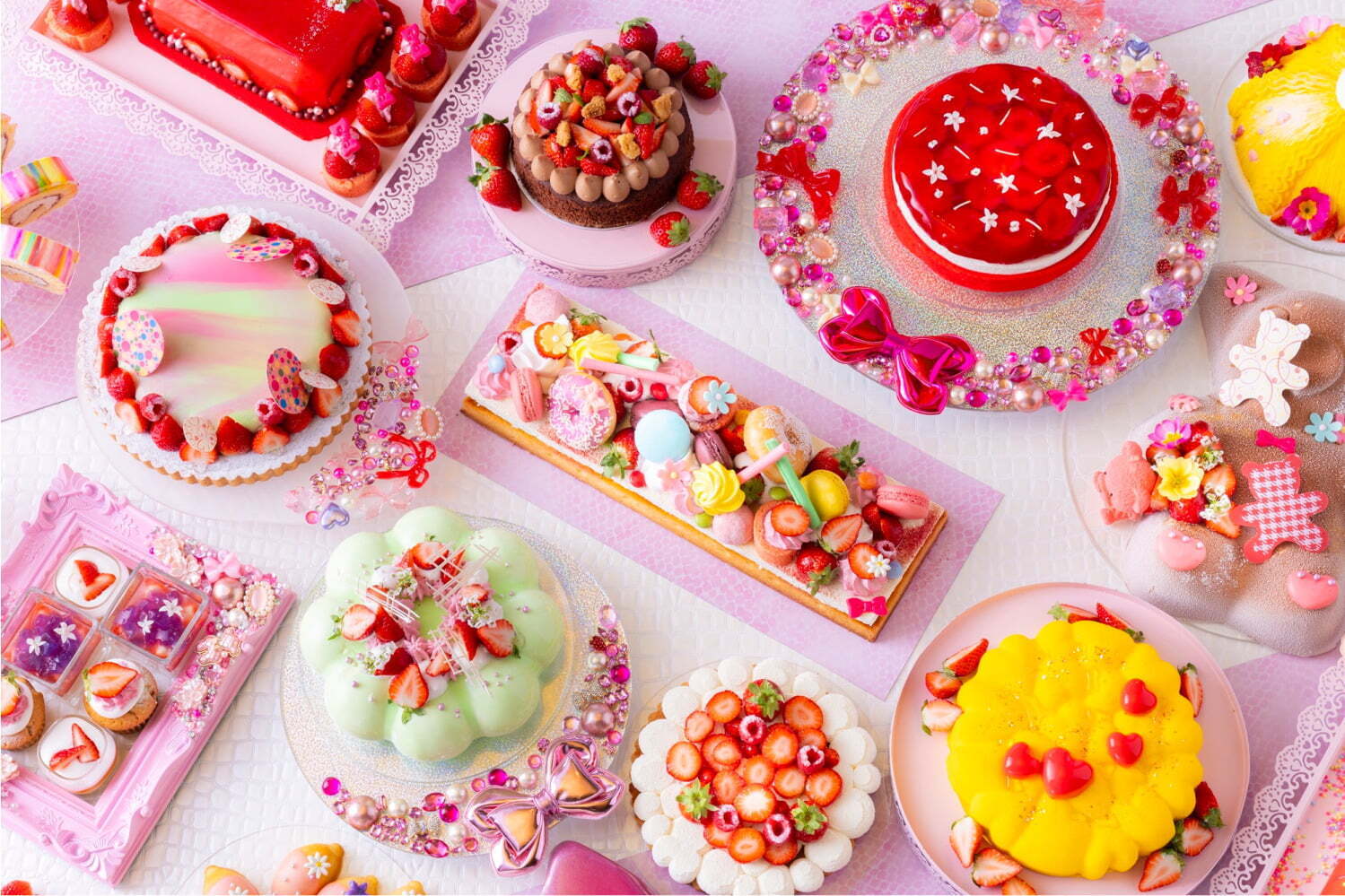 苺ビュッフェ｜ヒルトン大阪の苺スイーツビュッフェ、“ギャル文化着想”デコ盛りスイーツのタルトや真っ赤なゼリー