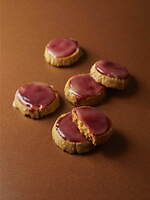 パティシエ エス コヤマ“教科書的な”クッキー缶、フランボワーズ×ほうじ茶など全11種とレシピ入り｜写真3