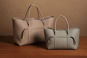 ロロ・ピアーナ25年春夏バッグ「ギエラ・ショッパー」金具付きベルトで変形可能なシンプルトート