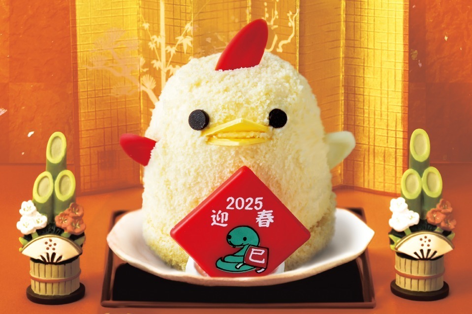 ぴよりん｜正月限定ひよこ型スイーツ「賀正ぴよりん」濃厚プリン×“バニラ香る”ババロアに紅白トサカをトッピング