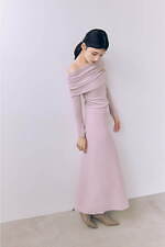 スナイデルの25年新春ウェア、“肩出し”ミニ丈ニットワンピ＆オフショルニットのセットアップ｜写真1