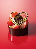 アトリエ ドゥ ゴディバ25年バレンタイン、あまおう苺のタルトやとろけるチョコのキューブ型ケーキ｜写真1