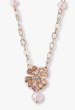 アナ スイ“幸運呼ぶ”クローバージュエリー、カットガラス×柔らかなピンクの蝶添えたネックレスやピアス｜写真4