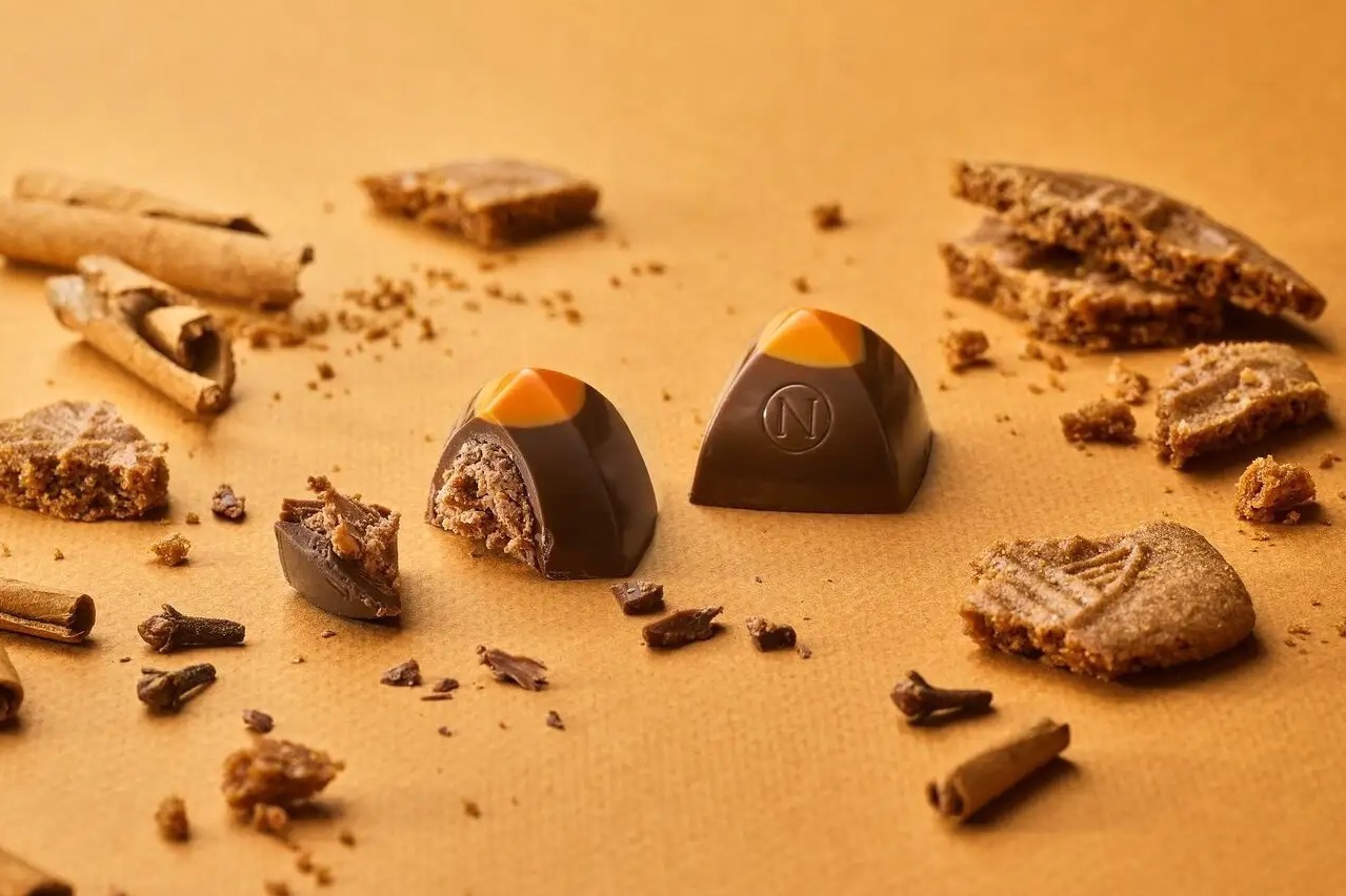 ベルギー発チョコレート「ノイハウス」スパイス香るビスケットのボンボンショコラ、老舗焼き菓子店コラボ