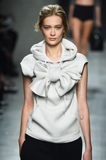 ボッテガ・ヴェネタ 2015年春夏コレクション - 華やかなダンサーたちの、美しい自然体な素顔｜写真9