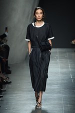 ボッテガ・ヴェネタ 2015年春夏コレクション - 華やかなダンサーたちの、美しい自然体な素顔｜写真17