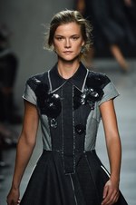 ボッテガ・ヴェネタ 2015年春夏コレクション - 華やかなダンサーたちの、美しい自然体な素顔｜写真24