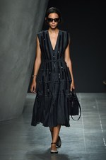 ボッテガ・ヴェネタ 2015年春夏コレクション - 華やかなダンサーたちの、美しい自然体な素顔｜写真25