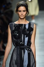 ボッテガ・ヴェネタ 2015年春夏コレクション - 華やかなダンサーたちの、美しい自然体な素顔｜写真29