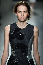 ボッテガ・ヴェネタ 2015年春夏コレクション - 華やかなダンサーたちの、美しい自然体な素顔｜写真34