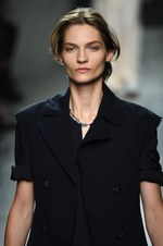 ボッテガ・ヴェネタ 2015年春夏コレクション - 華やかなダンサーたちの、美しい自然体な素顔｜写真46