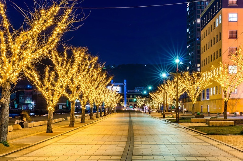 イルミネーション｜福岡・門司港レトロ地区のイルミネーション、ノスタルジックな街並みを幻想的にライトアップ