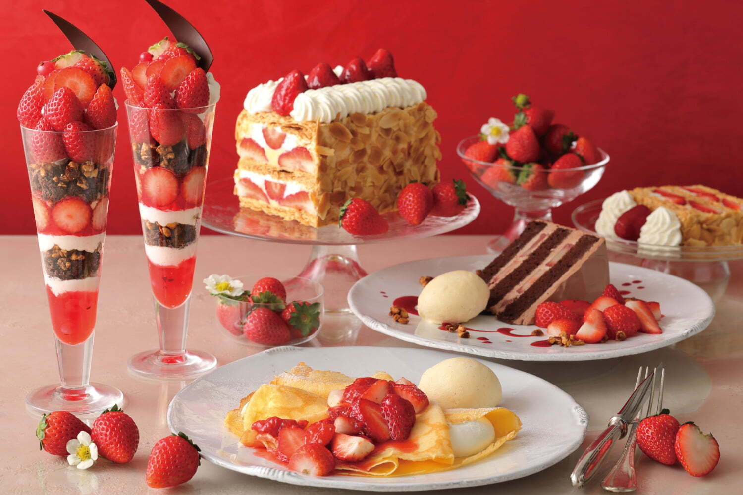 キハチ カフェ、国産苺のパフェや「ナポレオンパイ」付きアフタヌーンティー｜福岡三越