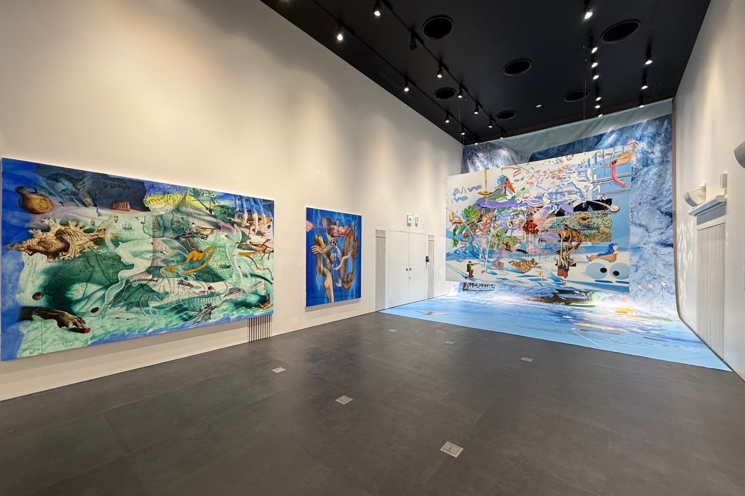 「ウエシマミュージアム アネックス」東京に開館、“ネット上のイメージから油彩を描く”今津景展を開催