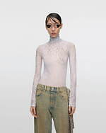 アクネ ストゥディオズの新春アイテム、“蛇柄”のスキンフィットTシャツ＆グラデレッドのマフラー｜写真4