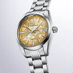 グランドセイコー“冬の銀座”着想の限定腕時計、まばゆいゴールドグラデを配したダイヤル｜写真2