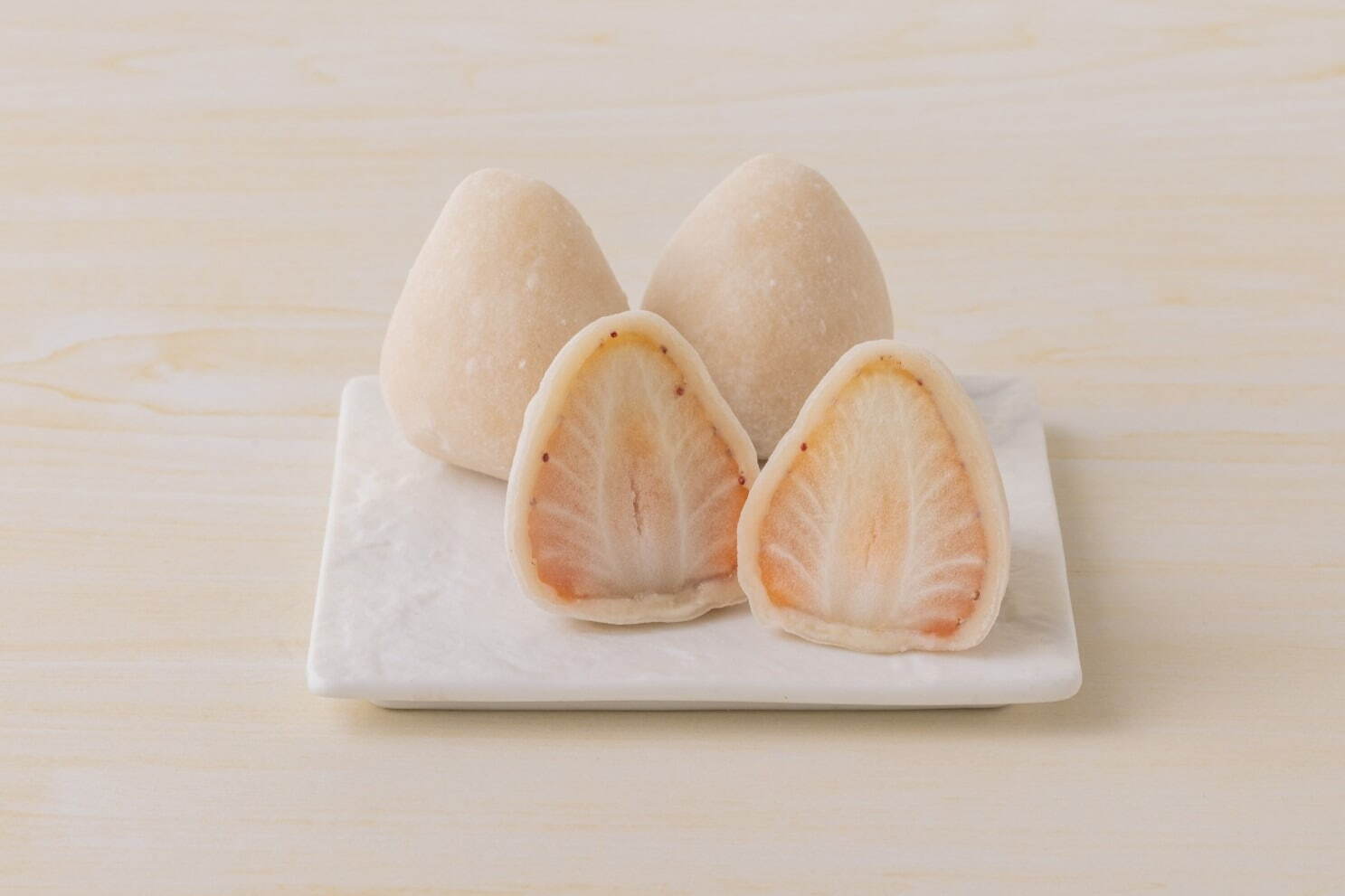 覚王山フルーツ大福 弁才天(KAKUOZAN FRUITS DAIFUKU BENZAITEN) 白いちご大福｜写真2
