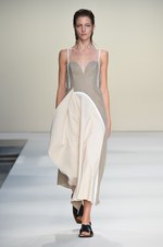 マルニ 2015年春夏コレクション - 構築性と色彩が織りなす、“意思”のあるフェミニティ｜写真7