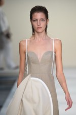 マルニ 2015年春夏コレクション - 構築性と色彩が織りなす、“意思”のあるフェミニティ｜写真8