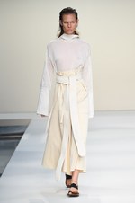 マルニ 2015年春夏コレクション - 構築性と色彩が織りなす、“意思”のあるフェミニティ｜写真15