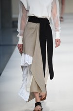 マルニ 2015年春夏コレクション - 構築性と色彩が織りなす、“意思”のあるフェミニティ｜写真21