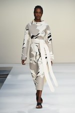 マルニ 2015年春夏コレクション - 構築性と色彩が織りなす、“意思”のあるフェミニティ｜写真26