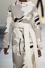 マルニ 2015年春夏コレクション - 構築性と色彩が織りなす、“意思”のあるフェミニティ｜写真27