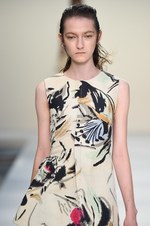 マルニ 2015年春夏コレクション - 構築性と色彩が織りなす、“意思”のあるフェミニティ｜写真31