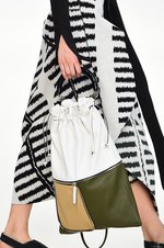 マルニ 2015年春夏コレクション - 構築性と色彩が織りなす、“意思”のあるフェミニティ｜写真37