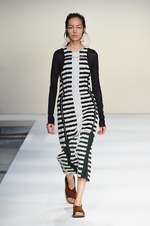 マルニ 2015年春夏コレクション - 構築性と色彩が織りなす、“意思”のあるフェミニティ｜写真38