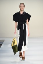 マルニ 2015年春夏コレクション - 構築性と色彩が織りなす、“意思”のあるフェミニティ｜写真39