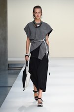 マルニ 2015年春夏コレクション - 構築性と色彩が織りなす、“意思”のあるフェミニティ｜写真44