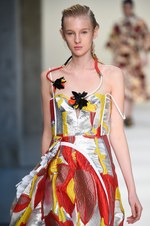 マルニ 2015年春夏コレクション - 構築性と色彩が織りなす、“意思”のあるフェミニティ｜写真81