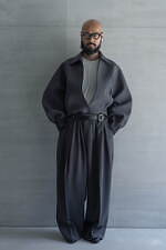 レインメーカー“陶磁器や彫刻”に着想、立体フォルムのジャケット＆ニットシャツなど｜写真16