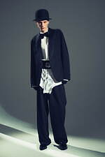 タカヒロミヤシタザソロイスト．2025年秋冬コレクション - “洋服の着方を正す”こと、着崩すこと｜写真1