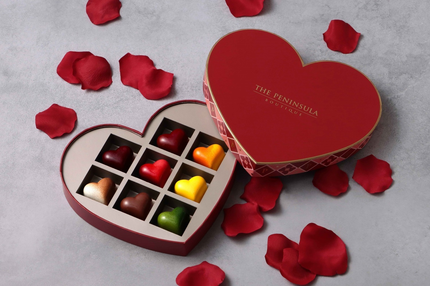 ザ・ペニンシュラ ブティック＆カフェ25年バレンタイン、“マンゴープリン味”のハート型ボンボンなど
