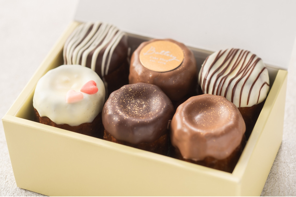 バタリー2025年バレンタインスイーツ、ラム酒香る“たっぷりチョコ”バターカヌレ