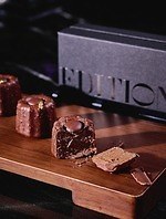 東京エディション虎ノ門25年バレンタイン、“ウイスキー香る”セミドライマスカット入りチョコレート｜写真1