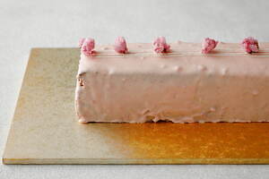 ロク キョウト春限定スイーツ「桜パウンドケーキ」“桜×チェリージャム”の甘じょっぱい味わい｜写真1