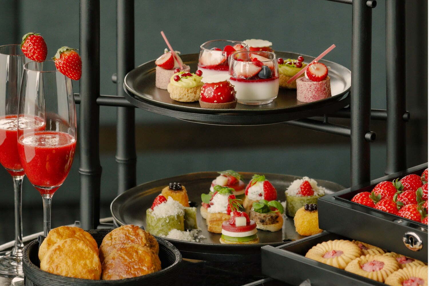 ブランマンジェ｜アマン東京の苺尽くしアフタヌーンティー、“まるで宝石”国産苺のジュエリーボックスやあまおうムース