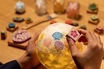 星野リゾートの温泉旅館「界 伊東」で花見イベント、フジやアジサイが咲く庭園散策＆提灯づくり体験｜写真3