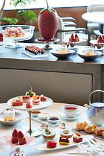 ザ・リッツ・カールトン東京「ストロベリー アフタヌーンティー」苺のパンナコッタ＆ショートケーキ｜写真1