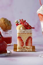 東京マリオットホテル“苺×ホワイトチョコ”アフタヌーンティー、2種のブランド苺使用したパフェやケーキ｜写真2