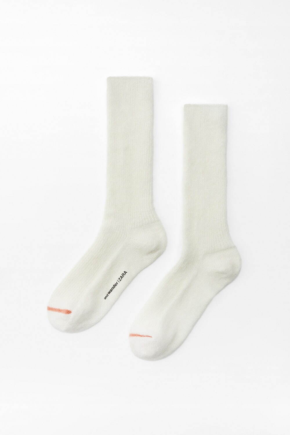 ZARA×アンドワンダー初のウィメンズウェア、中綿ロングコート