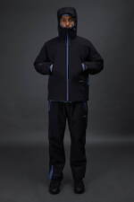 デサント オルテライン×ジョウンド、“くすみブルー”差し色の高耐水パーカ＆ロングコート｜写真20