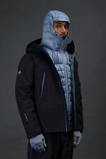 デサント オルテライン×ジョウンド、“くすみブルー”差し色の高耐水パーカ＆ロングコート｜写真9