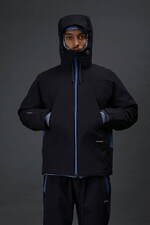 デサント オルテライン×ジョウンド、“くすみブルー”差し色の高耐水パーカ＆ロングコート｜写真19