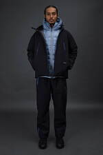 デサント オルテライン×ジョウンド、“くすみブルー”差し色の高耐水パーカ＆ロングコート｜写真60